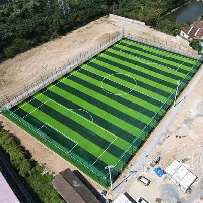 Зеленый цвет поля PE травы 50mm на открытом воздухе футбола питомника искусственный